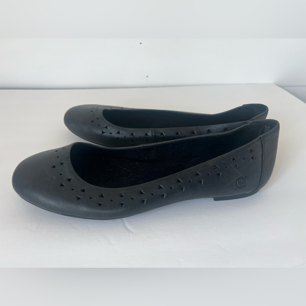 Born Ghosal Slip-On Flat Black Leather Cutout Slip On Womens Size 9.5